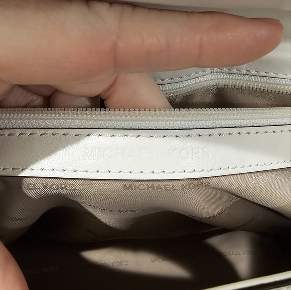 STUNNING MICHAEL KORS AVA WHITE LEATHER FLORAL HANDBAG - Picture 3 of 12